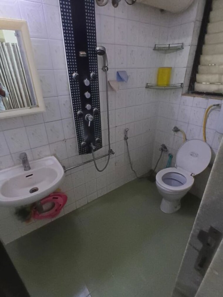 Bathroom, lokhandwala-whispering-palms 3 Bedroom 1165 Sq.Ft. Apartment In Kandivali East Mumbai 10028656