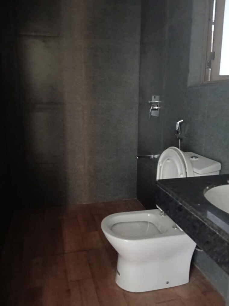 Bathroom, kalpataru-paramount-e 2 Bedroom 711 Sq.Ft. Apartment In Kapur Bawdi Thane 10028697
