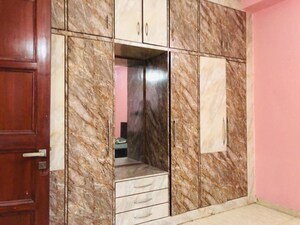 Room in 3 BHK Villa at Sector 23 – for Rent