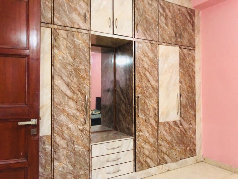 Room, sector 23 3 Bedroom 1800 Sq.Ft. Villa In Sector 23 Gurgaon 10028698