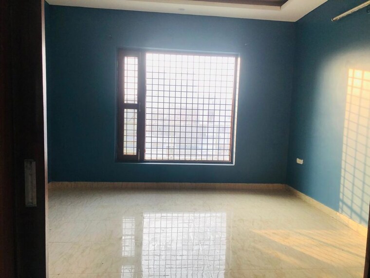 Room, sector 23 3 Bedroom 1800 Sq.Ft. Villa In Sector 23 Gurgaon 10028698