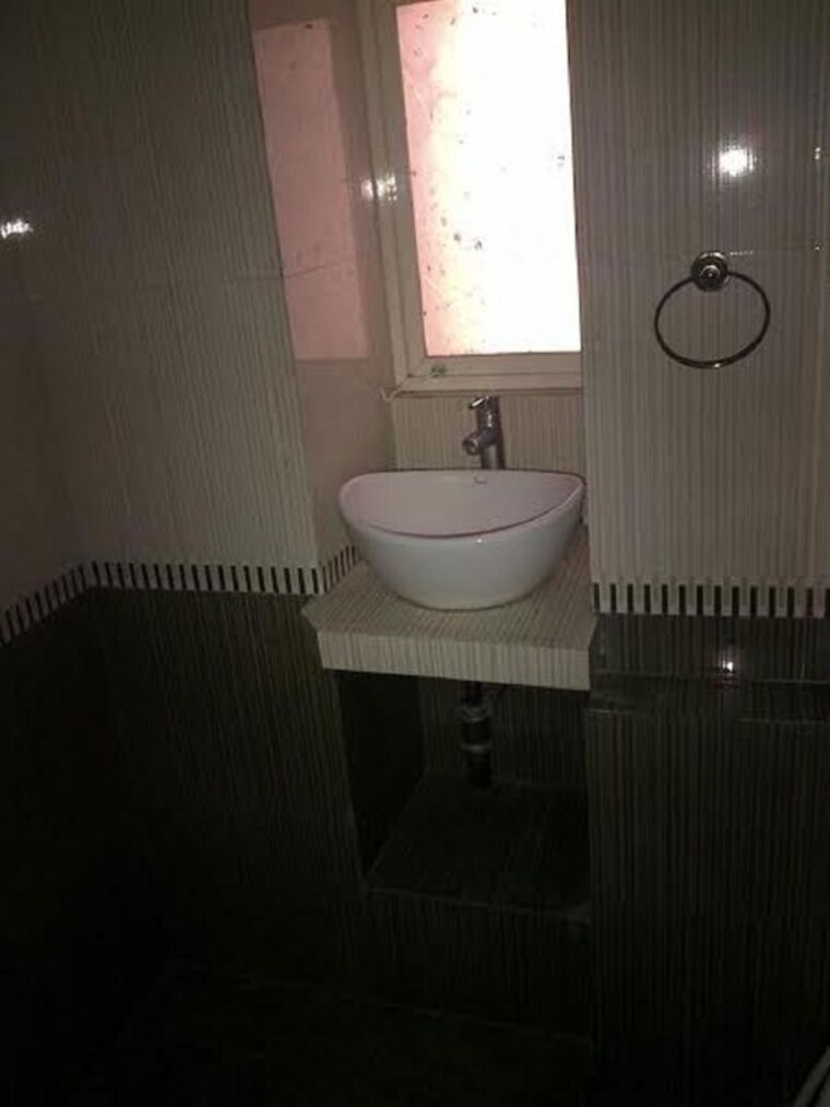 Bathroom, bandra west 3 Bedroom 1100 Sq.Ft. Apartment In Bandra West Mumbai 10028681