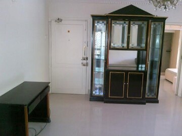 Room in 3 BHK Apartment at Bandra West – for Rent