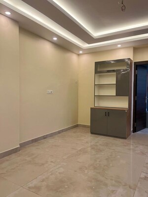 Room in 2 BHK Apartment at Patel Nagar – for Rent