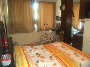 Bedroom in 3 BHK Apartment at Santacruz West – for Rent