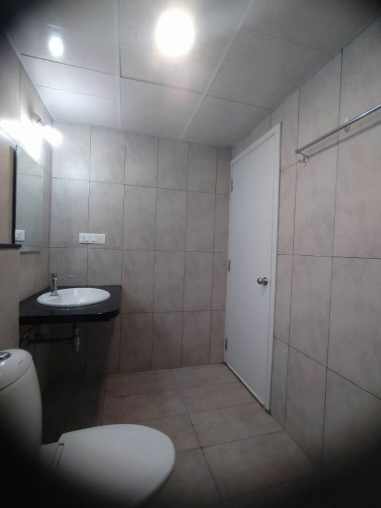 Bathroom, prestige-lakeside-habitat 2 Bedroom 1216 Sq.Ft. Apartment In Varthur Bangalore 10028794