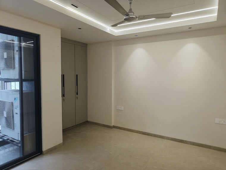 Room, kailash colony 3 Bedroom 1800 Sq.Ft. Builder Floor In Kailash Colony Delhi 10028811