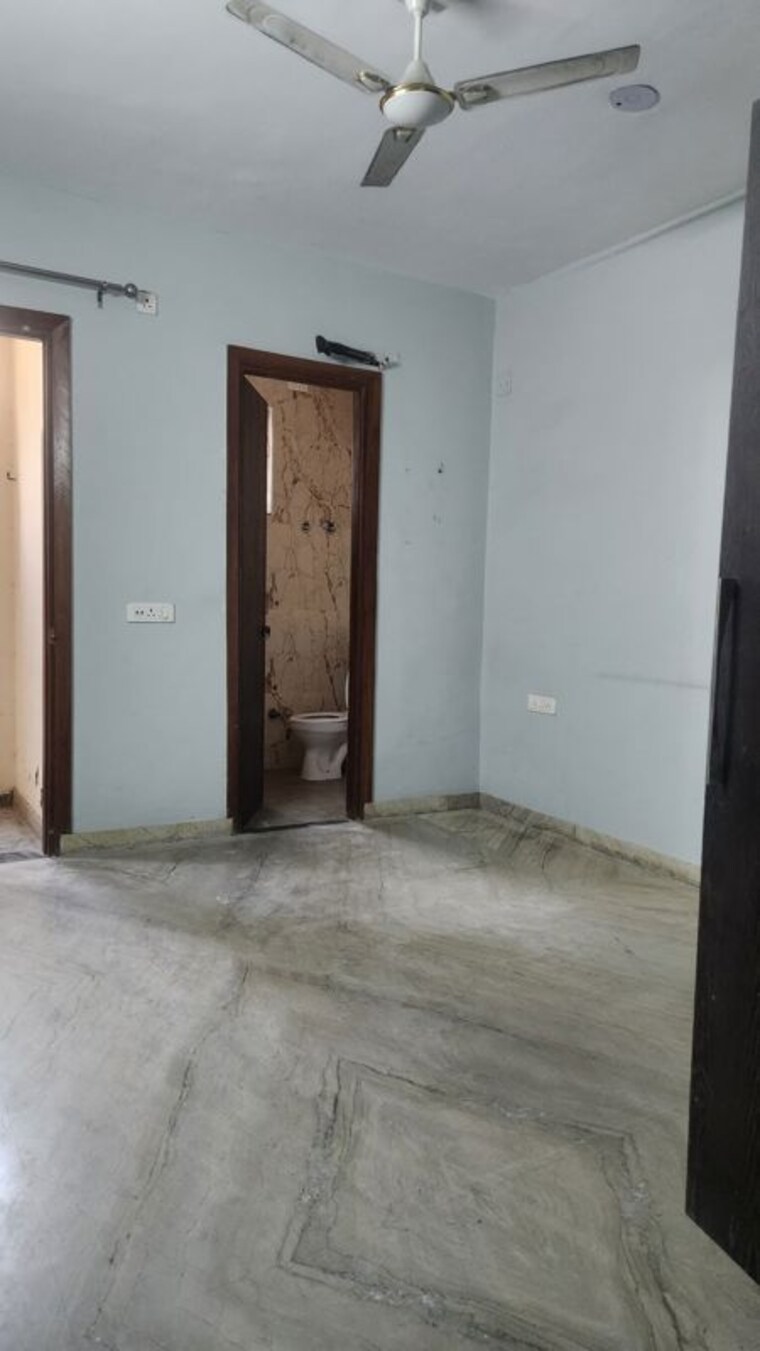 Room, srs-tower 3.5 Bedroom 2200 Sq.Ft. Builder Floor In Sector 31 Faridabad 10028875