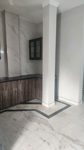 Room in 3.5 BHK Builder Floor at SRS Tower, Sector 31 – for Rent