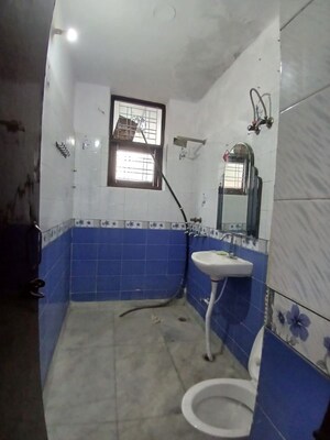 Master Bedroom in 2.5 BHK Builder Floor at SRS Tower, Sector 31 – for Rent
