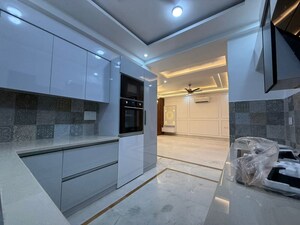 Parking in 4 BHK Builder Floor at Uppal Southend, Sector 49 – for Sale