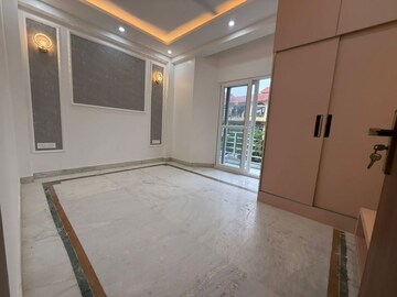 Room in 4 BHK Builder Floor at Uppal Southend, Sector 49 – for Sale