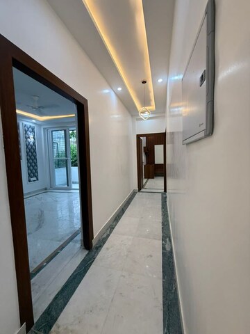 Building Lobby in 4 BHK Builder Floor at Uppal Southend, Sector 49 – for Sale