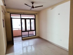 Room in 2.5 BHK Apartment at SRS Pearl Heights, Sector 87 – for Sale