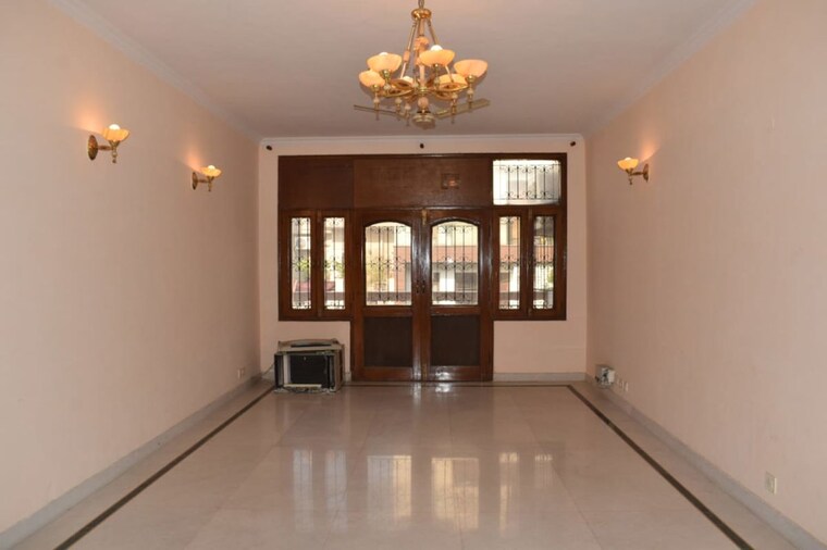 Room, east of kailash 3 Bedroom 2700 Sq.Ft. Builder Floor In East Of Kailash Delhi 10029070