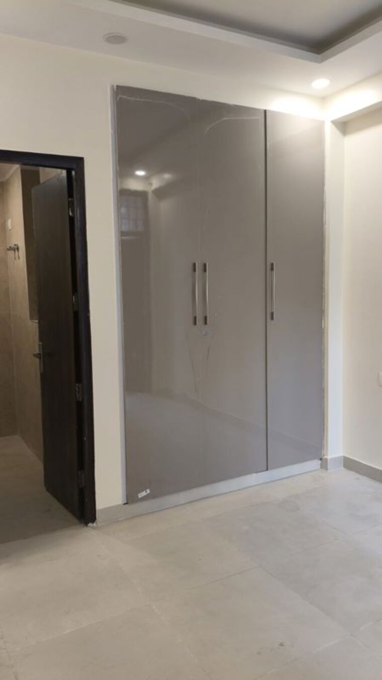Room, housing-board-colony-sector-17 2 Bedroom 1000 Sq.Ft. Builder Floor In Sector 17a Gurgaon 10028995