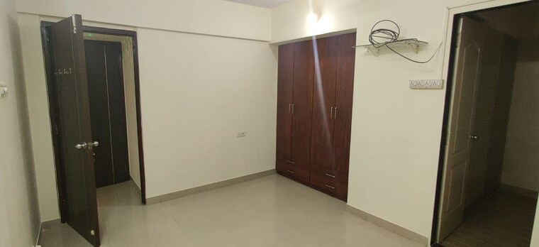 Room, bandra east 3 Bedroom 1100 Sq.Ft. Apartment In Bandra East Mumbai 10029036