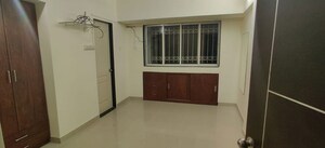 Room in 3 BHK Apartment at Bandra East – for Rent