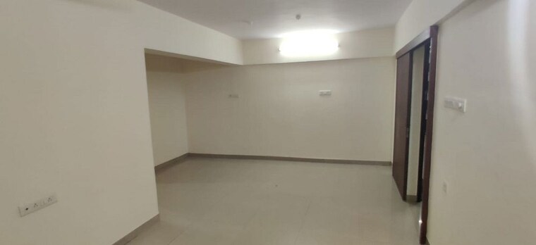 Room, bandra east 3 Bedroom 1100 Sq.Ft. Apartment In Bandra East Mumbai 10029036
