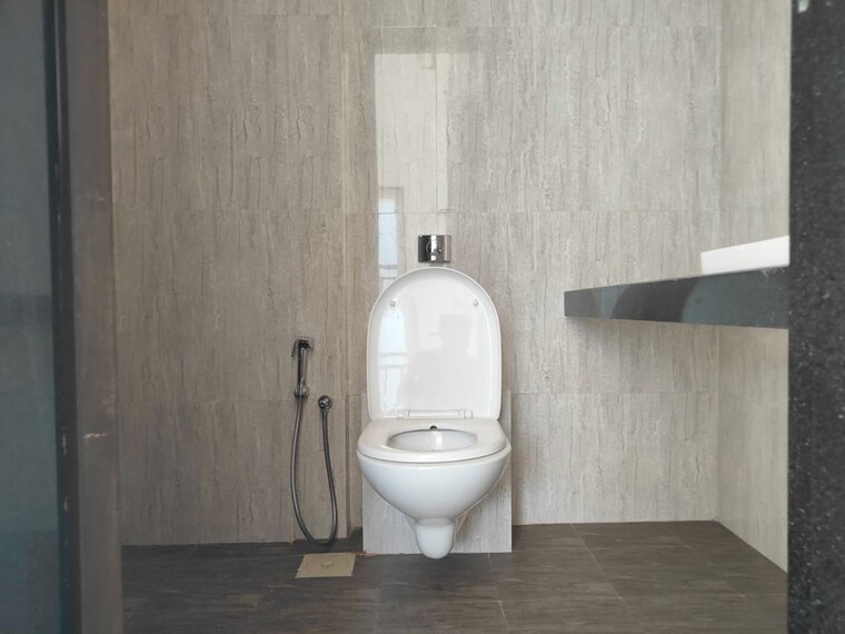 Bathroom, hatdia-ison-height 2 Bedroom 720 Sq.Ft. Apartment In Lower Parel Mumbai 10029138