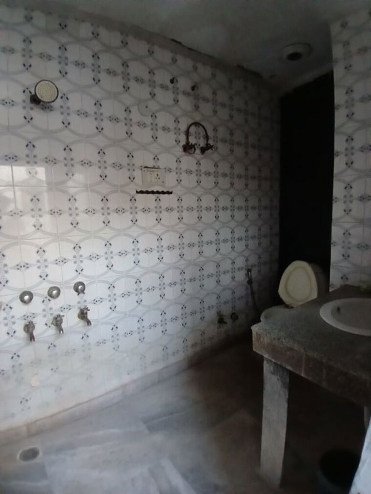 Bathroom, srs-tower 3 Bedroom 600 Sq.Ft. Builder Floor In Sector 31 Faridabad 10029158