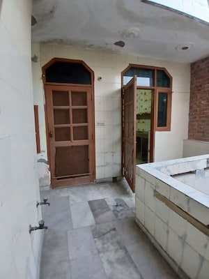 Building Lobby in 3 BHK Builder Floor at SRS Tower, Sector 31 – for Rent