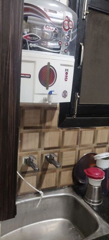 Furnished Amenities in 2 BHK Builder Floor at Parakh Homes, Gyan Khand I – for Rent