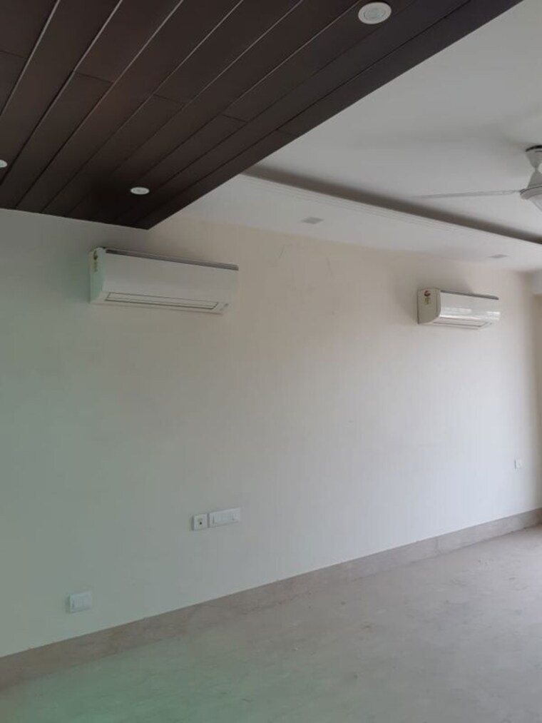 Room, shivalik colony 3 Bedroom 200 Sq.Yd. Builder Floor In Shivalik Colony Delhi 10029173