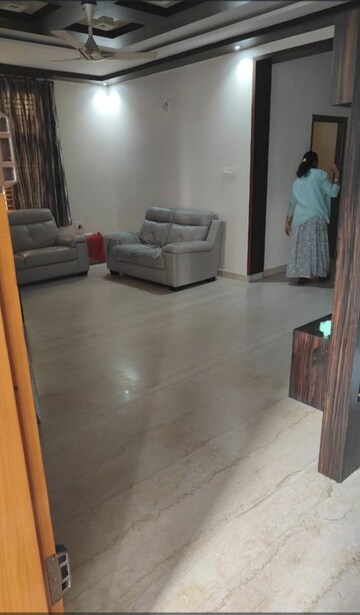 Room in 3 BHK Builder Floor at Rt Nagar – for Rent