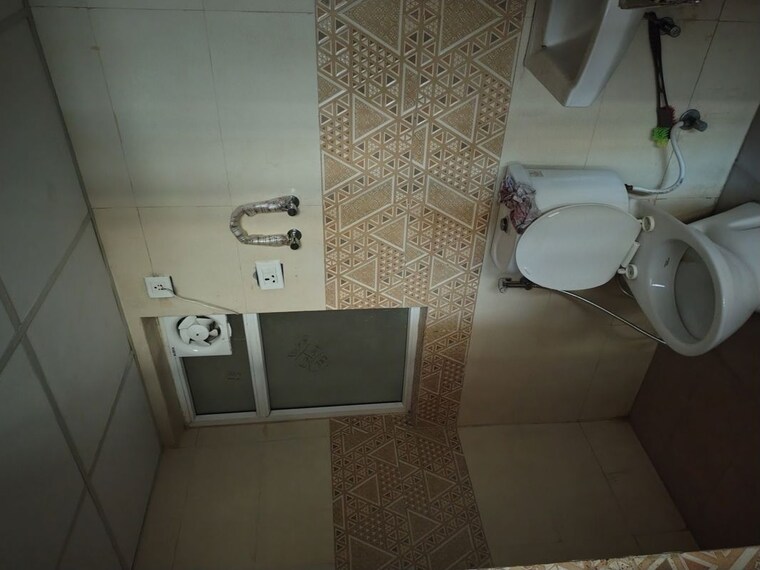 Bathroom, amrapali-leisure-park 2.5 Bedroom 955 Sq.Ft. Apartment In Amrapali Leisure Valley Greater Noida 10029212