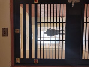 Room in 3 BHK Apartment at Amrapali Leisure Park, Amrapali Leisure Valley – for Rent