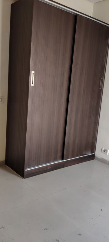 Room in 2 BHK Apartment at Piyush Heights, Sector 89 – for Sale