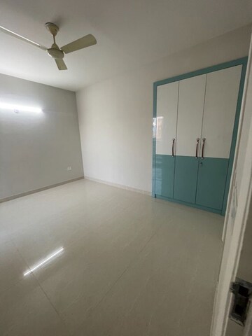 Room in 3 BHK Apartment at Eldeco Live By The Greens, Sector 150 – for Rent