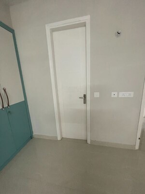 Room in 3 BHK Apartment at Eldeco Live By The Greens, Sector 150 – for Rent