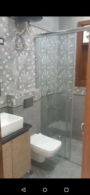 Master Bedroom in 3 BHK Builder Floor at Chittaranjan Park – for Rent