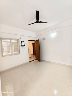 Room in 2 BHK Builder Floor at Haralur Road – for Rent