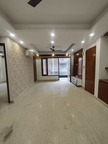 Building Lobby in 4 BHK Builder Floor at SS Aaron Ville, Sector 48 – for Sale