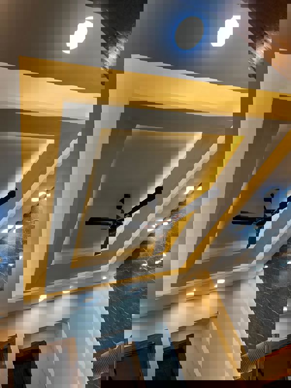 3 BHK + Pooja Room,Servant Room 250 Sq.Yd. Builder Floor in BPTP Parkland Pride