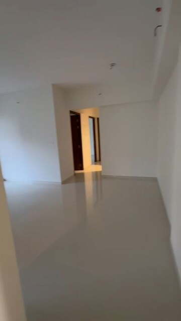 Room in 3 BHK Apartment at Lodha Amara, Kolshet Road – for Rent