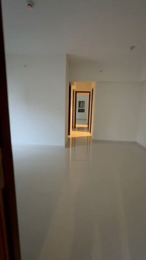 Room in 3 BHK Apartment at Lodha Amara, Kolshet Road – for Rent