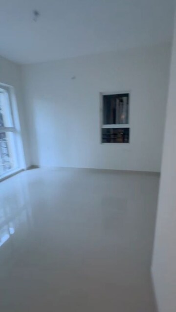 Room in 3 BHK Apartment at Lodha Amara, Kolshet Road – for Rent