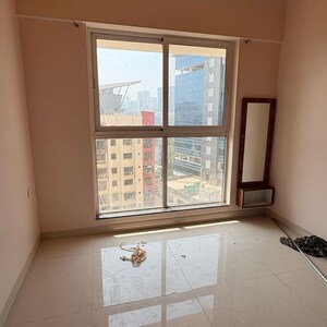 Room in 1 BHK Apartment at Sheth Avante, Mumbai Central Suburbs – for Rent