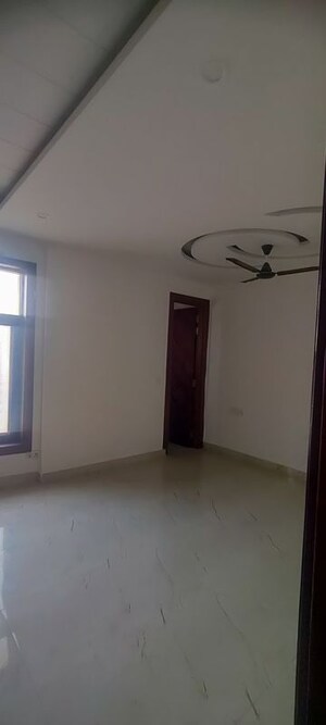 Room in 3 BHK Builder Floor at Sector 84 – for Rent