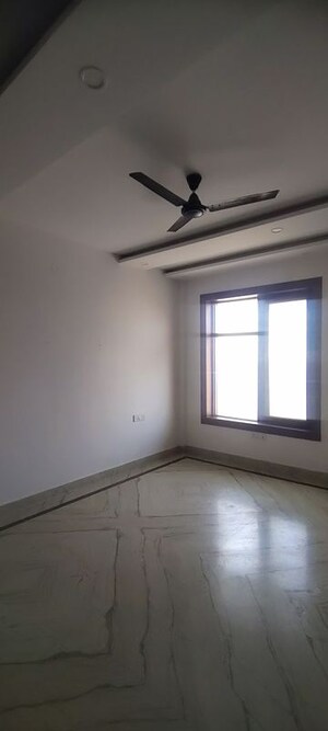 Room in 3 BHK Builder Floor at Sector 84 – for Rent