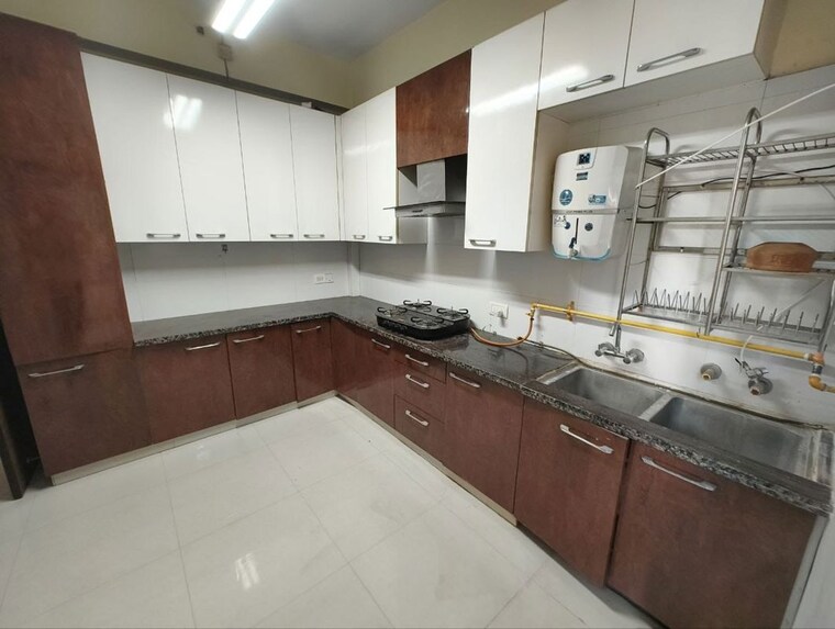 Kitchen, pioneer-park-araya 3 Bedroom 3498 Sq.Ft. Apartment In Sector 61 Gurgaon 10029369