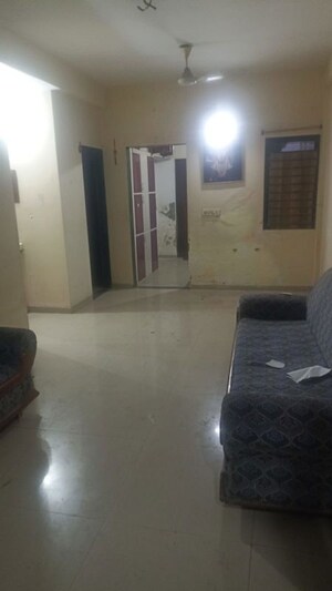Room in 2 BHK Apartment at Jivraj Park – for Rent