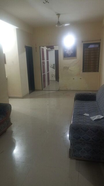 Room in 2 BHK Apartment at Jivraj Park – for Rent