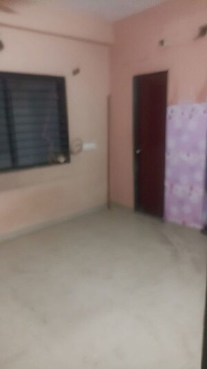 Room in 2 BHK Apartment at Jivraj Park – for Rent