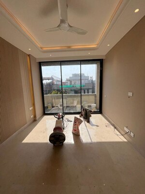 Room in 3 BHK Builder Floor at Chanakyapuri – for Sale