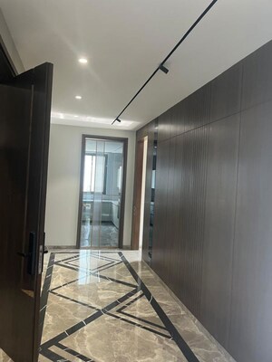 Room in 4 BHK Builder Floor at Chanakyapuri – for Sale